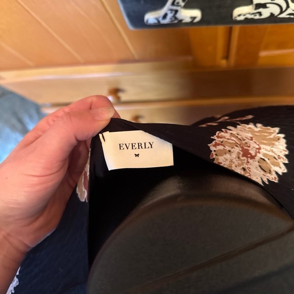 Everly Black Floral Wrap Dress S 4–6 Long Sleeve Mini Tie Waist Slit - Picture 3 of 6